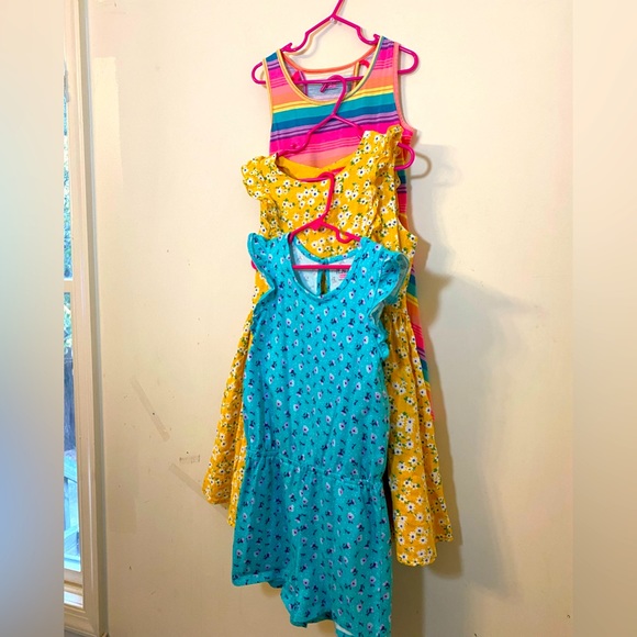 GIRL’S DRESS BUNDLE - Picture 2 of 10